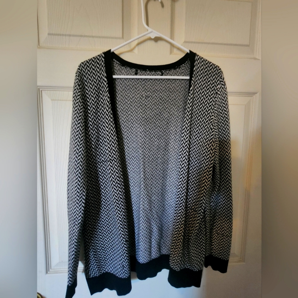 Free With Any Purchase Women's Bkack And White Cardigan